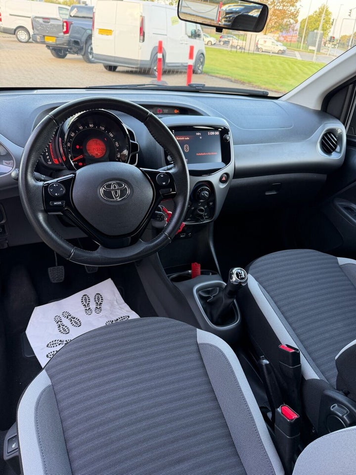 Toyota Aygo 1,0 VVT-i x-plore 5d