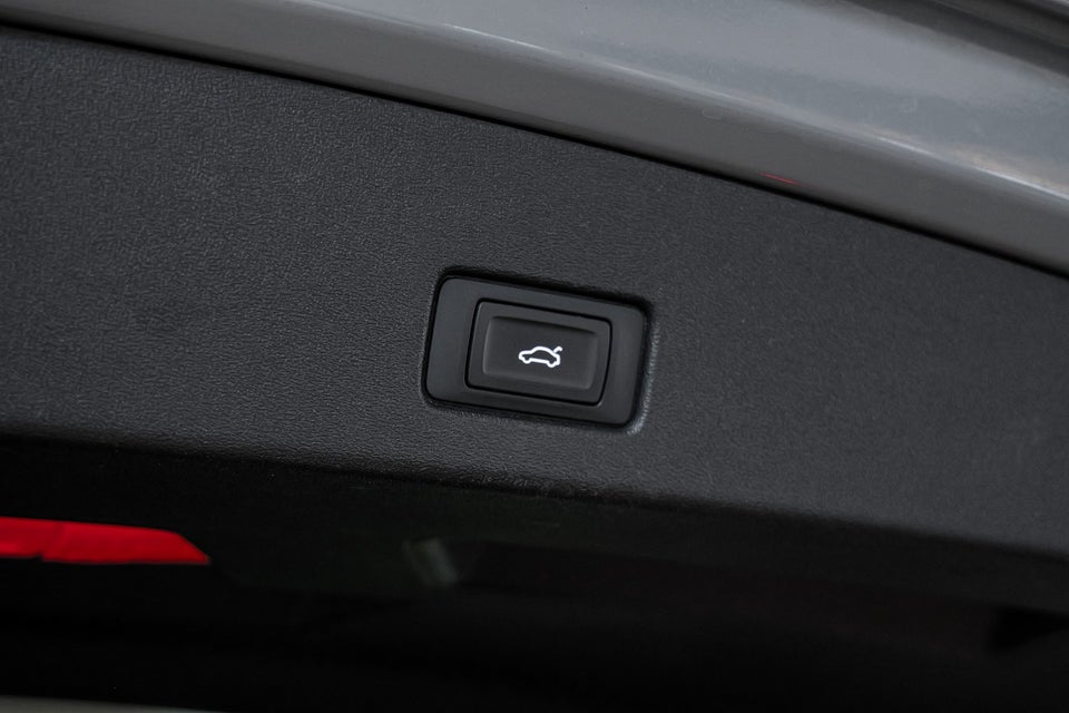 Audi Q4 e-tron 40 S-line 5d