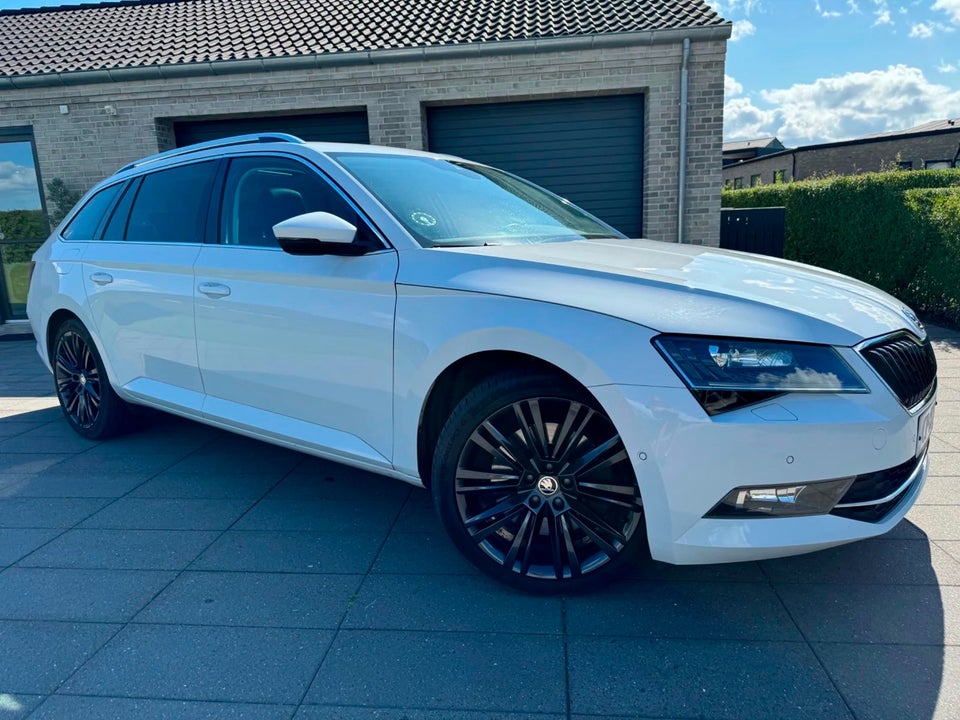 Skoda Superb 2,0 TSi 272 Style Combi DSG 4x4 5d