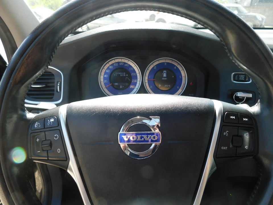 Volvo V60 2,4 D5 215 R-Design aut. AWD 5d