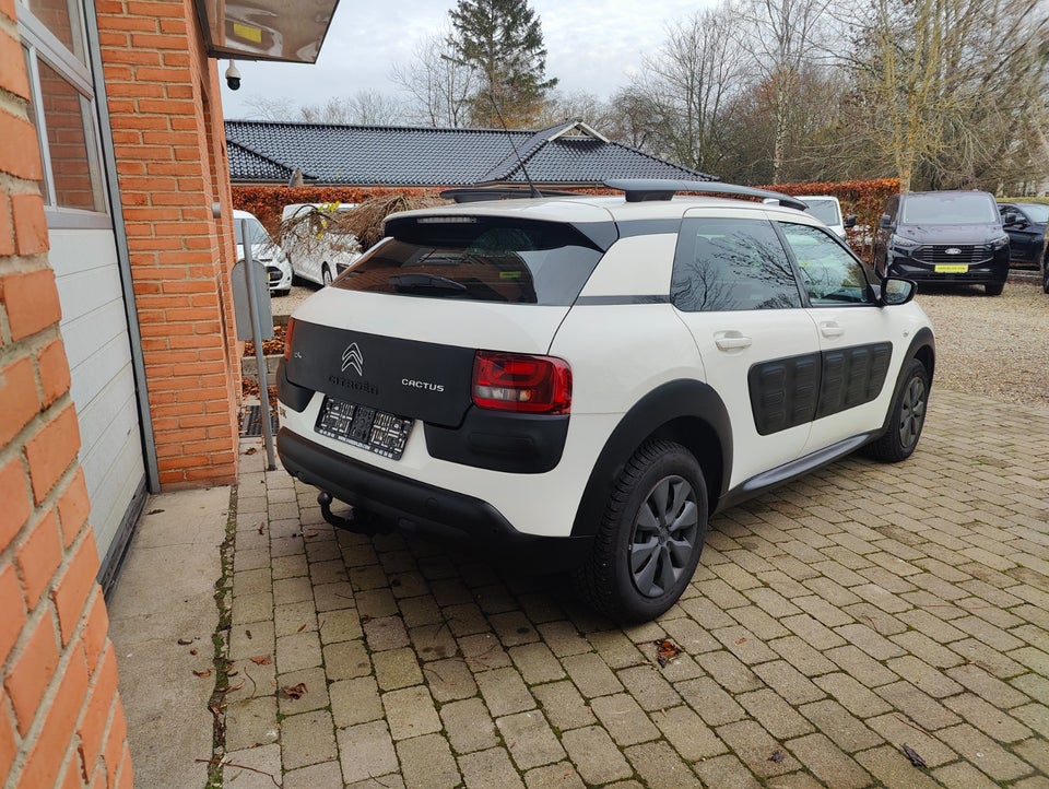 Citroën C4 Cactus 1,6 BlueHDi 100 Feel Van 5d