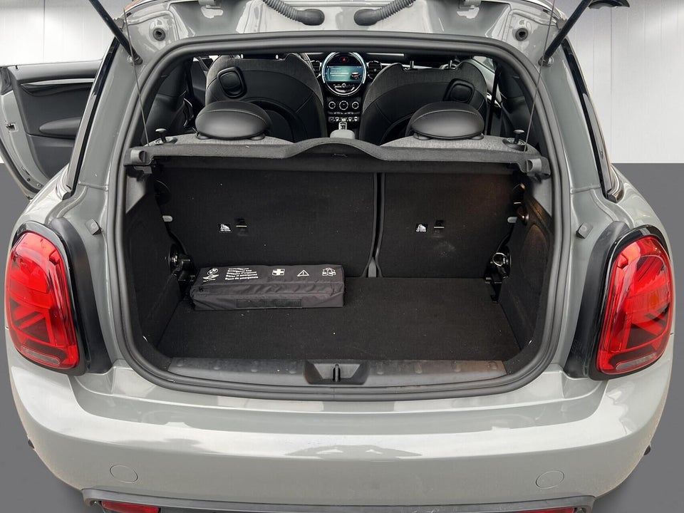 MINI Cooper SE Essential 3d