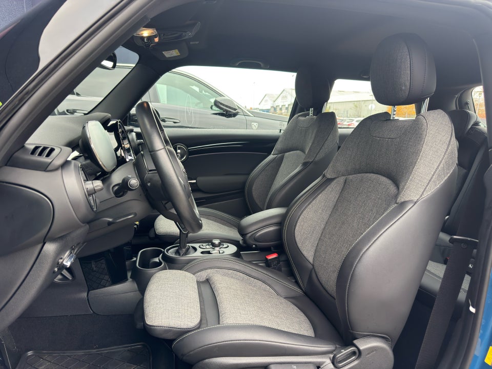 MINI Cooper SE Essential 3d