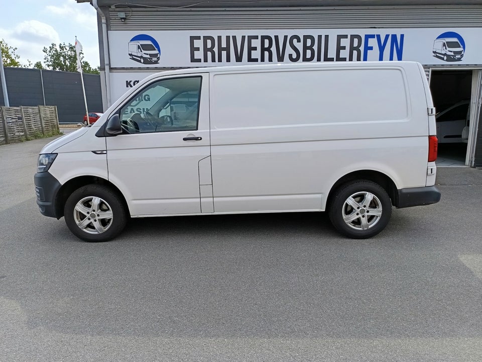 VW Transporter 2,0 TDi 102 Kassevogn kort