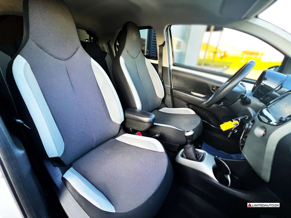 Toyota Aygo 1,0 VVT-i x-press 5d