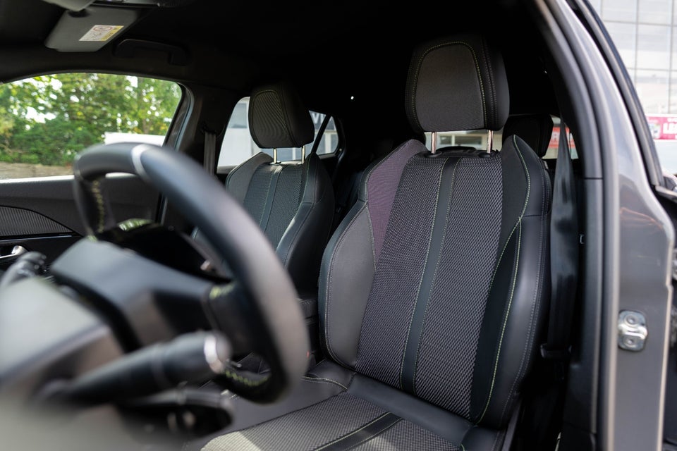 Peugeot e-2008 54 GT 5d