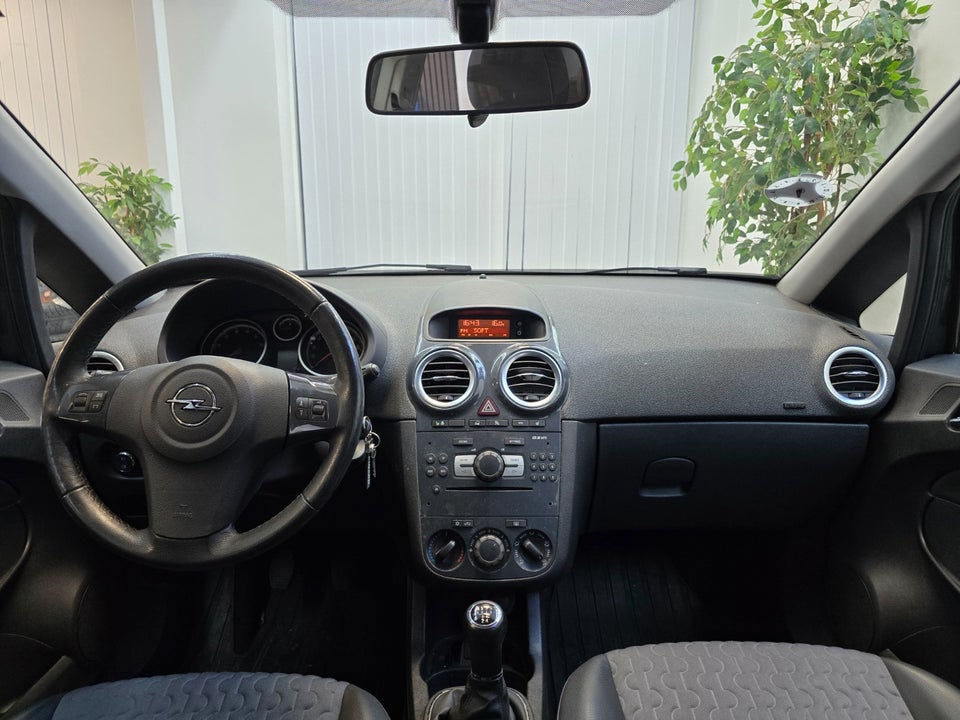 Opel Corsa 1,2 16V Cosmo 5d