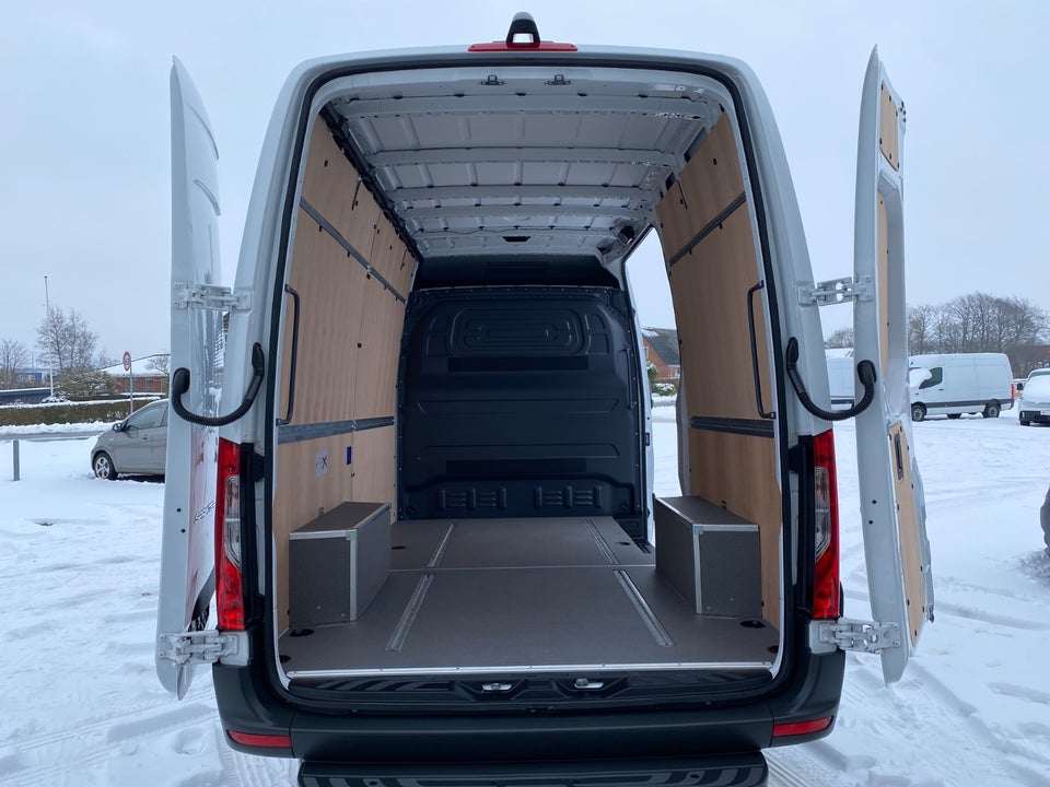 Mercedes Sprinter 317 2,0 CDi A2 Kassevogn aut. RWD