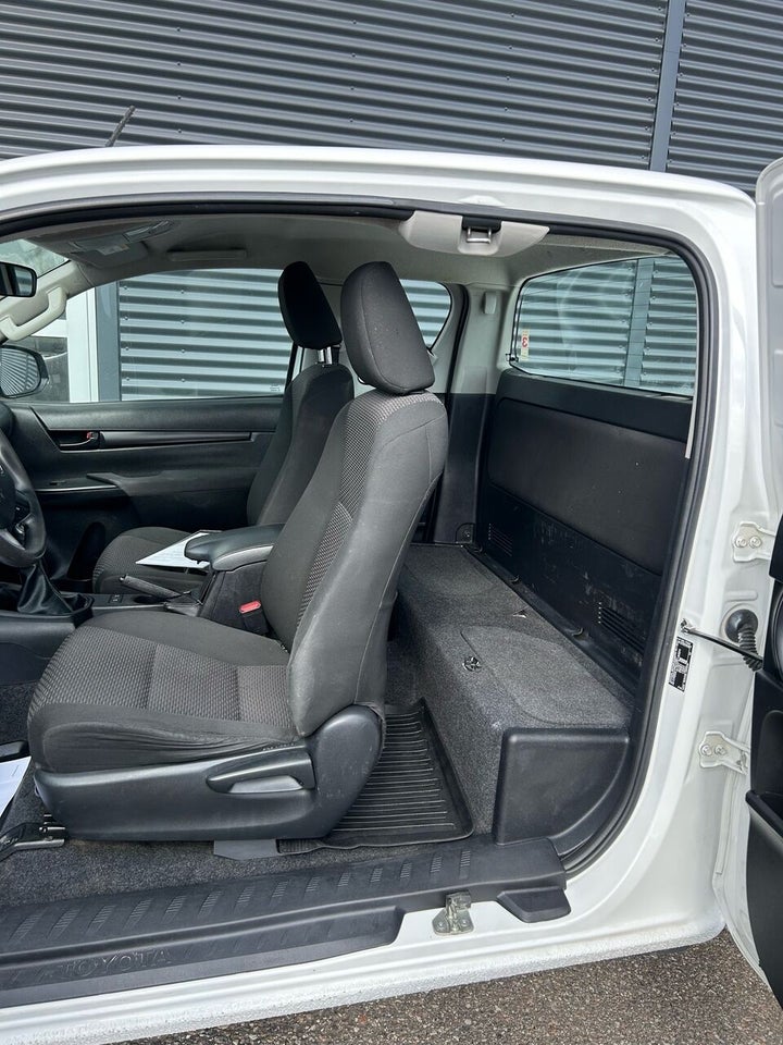 Toyota HiLux 2,4 D-4D 150 T1 Ex.Kab 2d