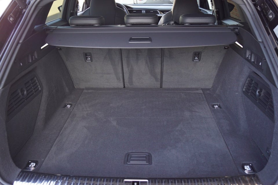 Audi e-tron S quattro 5d