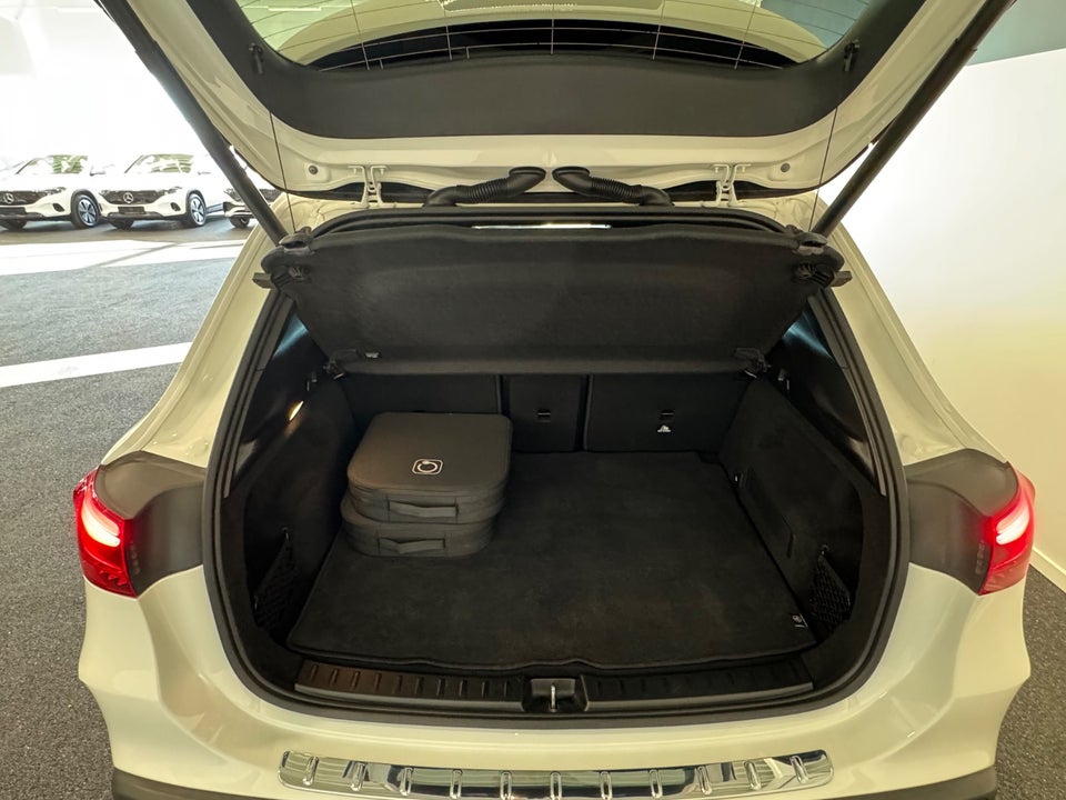 Mercedes EQA300 AMG Line 4Matic 5d