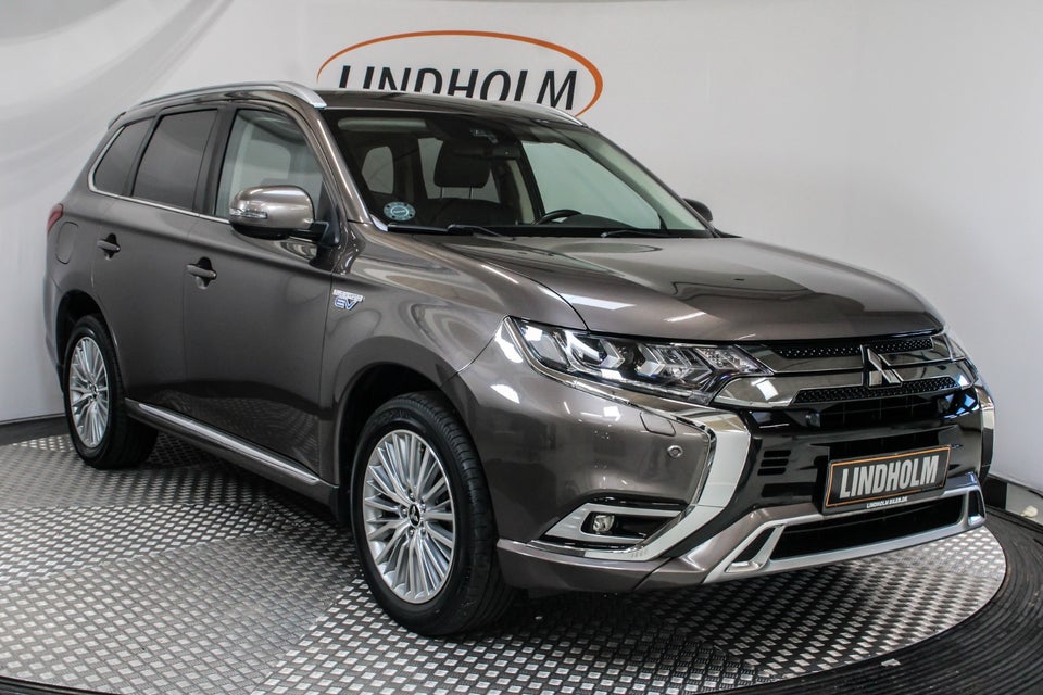 Mitsubishi Outlander 2,4 PHEV Instyle CVT 4WD 5d