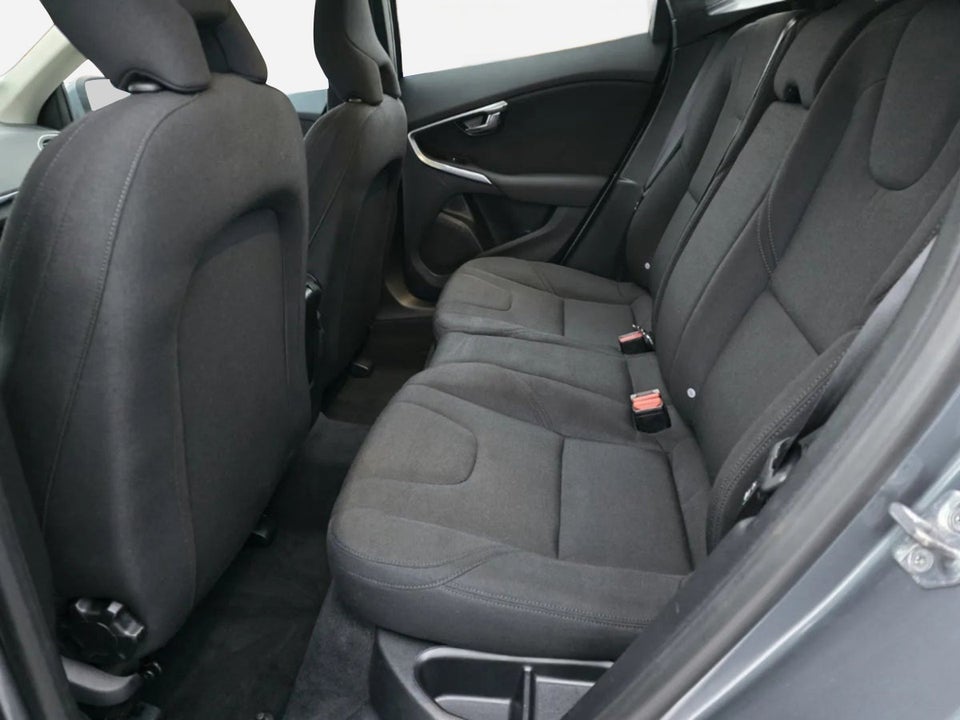 Volvo V40 2,0 D2 120 Momentum 5d