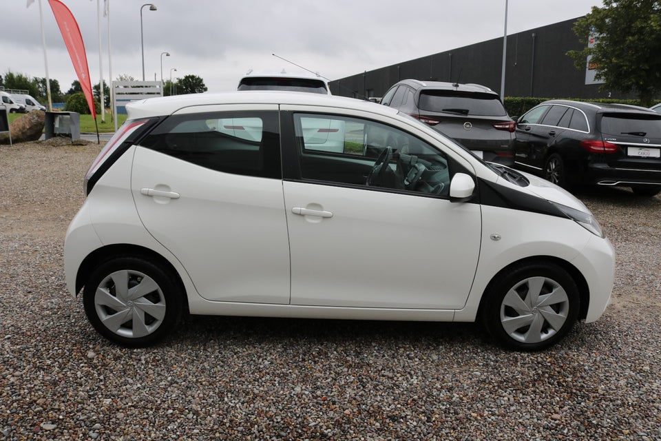 Toyota Aygo 1,0 VVT-i x-play x-touch 5d