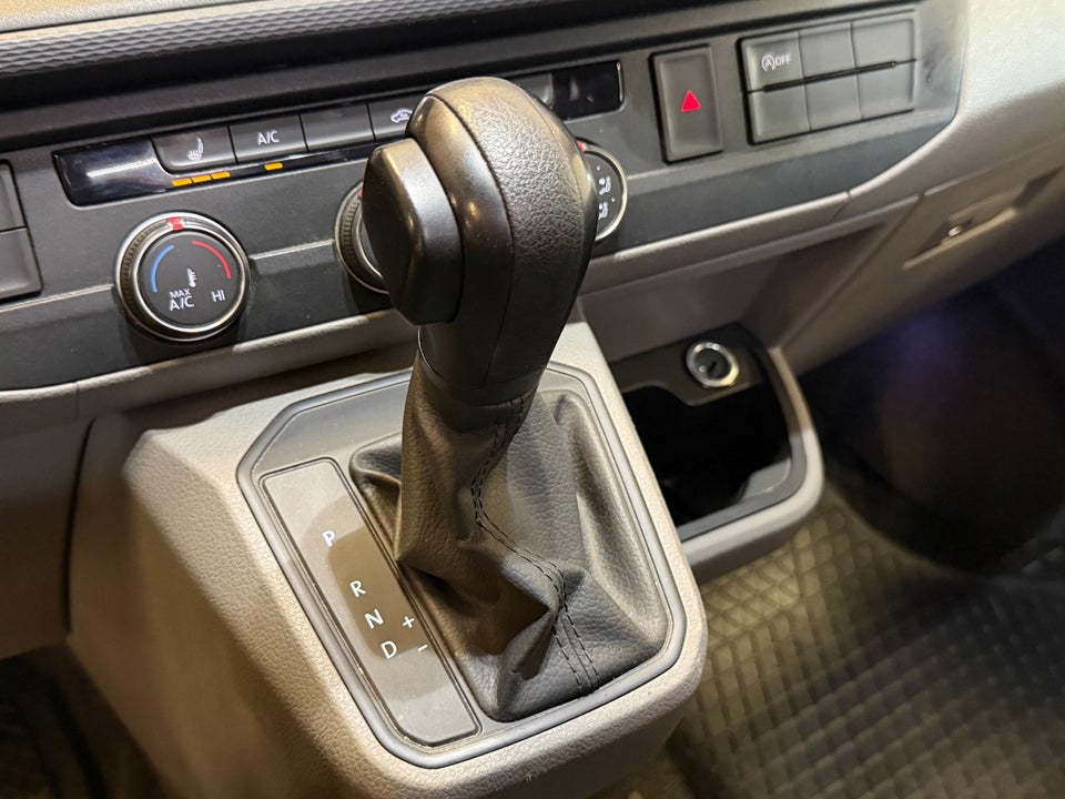 VW Transporter 2,0 TDi 150 Kassevogn DSG kort