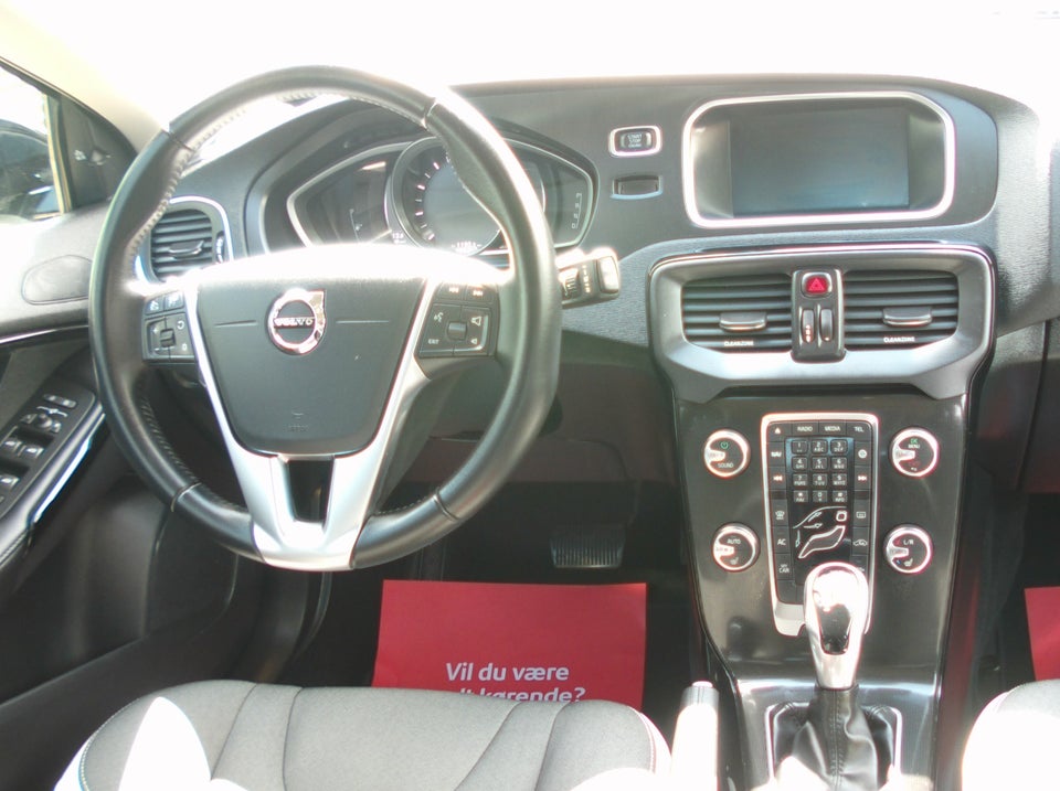 Volvo V40 1,5 T3 152 Momentum aut. 5d