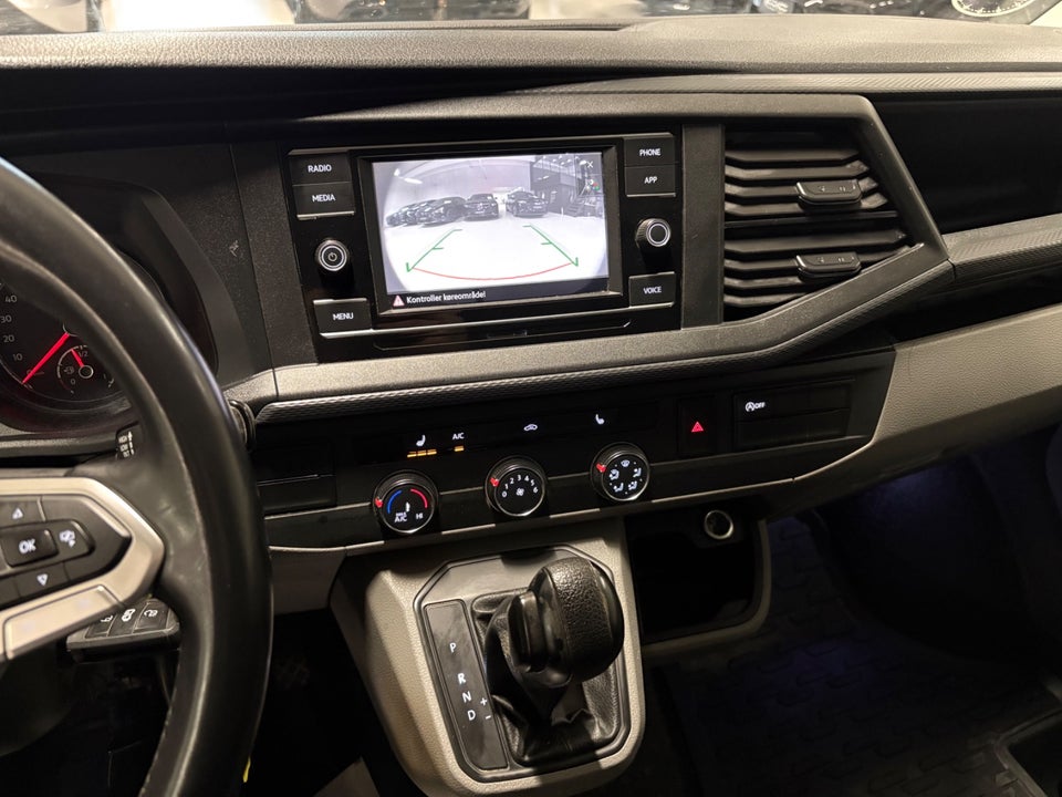 VW Transporter 2,0 TDi 150 Kassevogn DSG kort