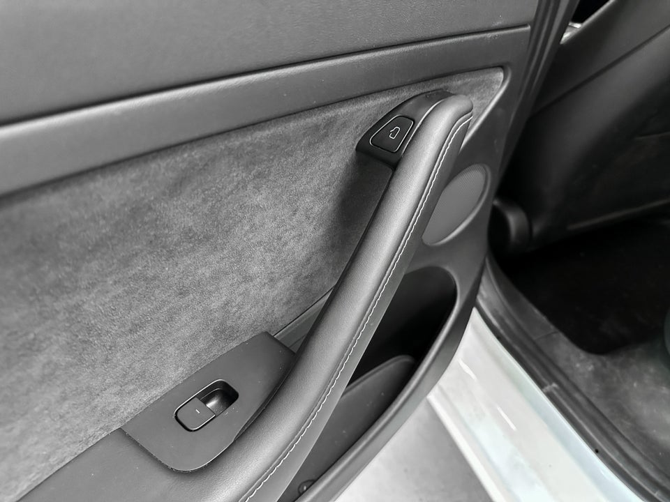 Tesla Model 3 Standard Range+ RWD 4d