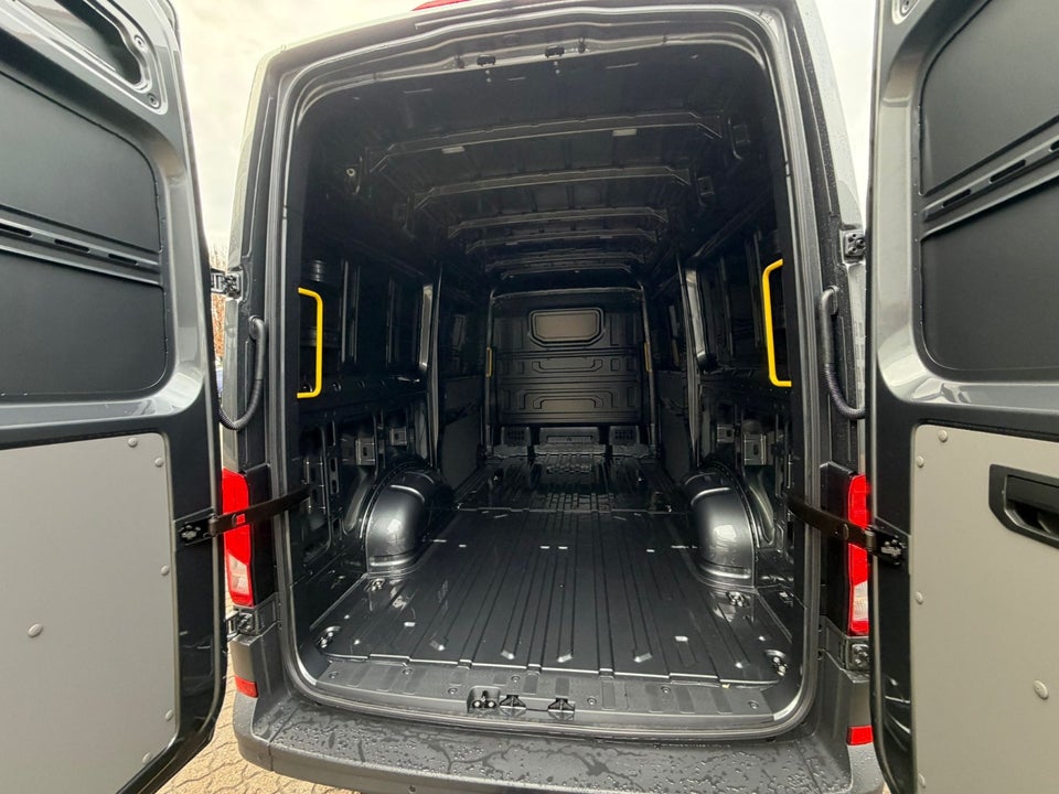 MAN TGE 2,0 3.180 Kassevogn L3H3 aut. FWD