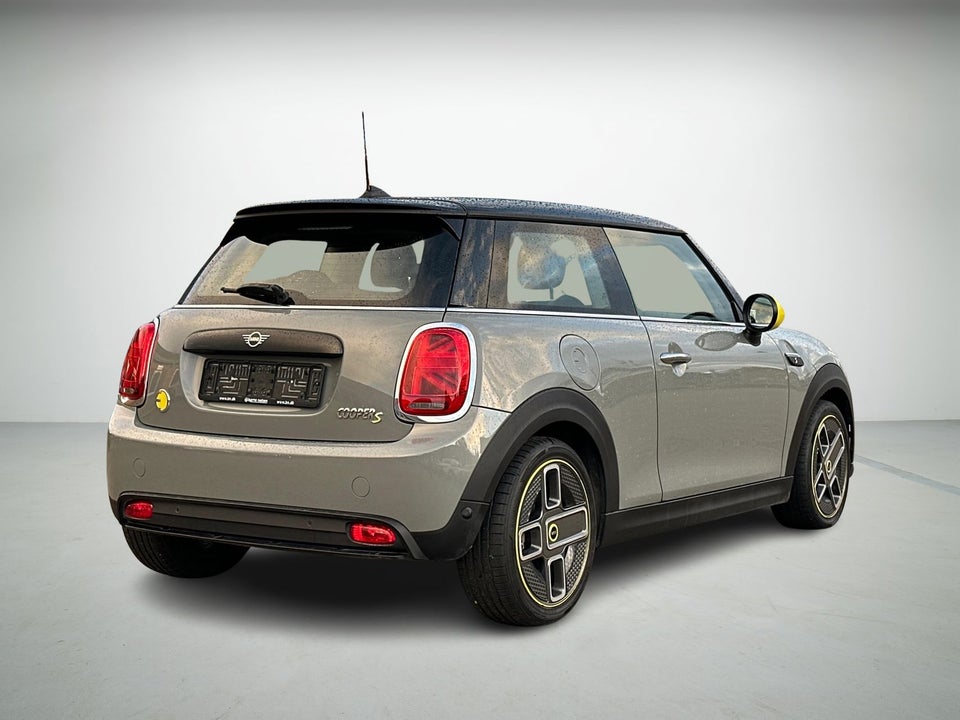 MINI Cooper SE Essential 3d