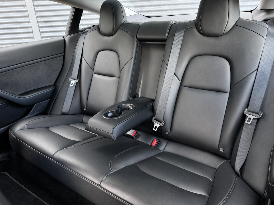 Tesla Model 3 Long Range RWD 4d
