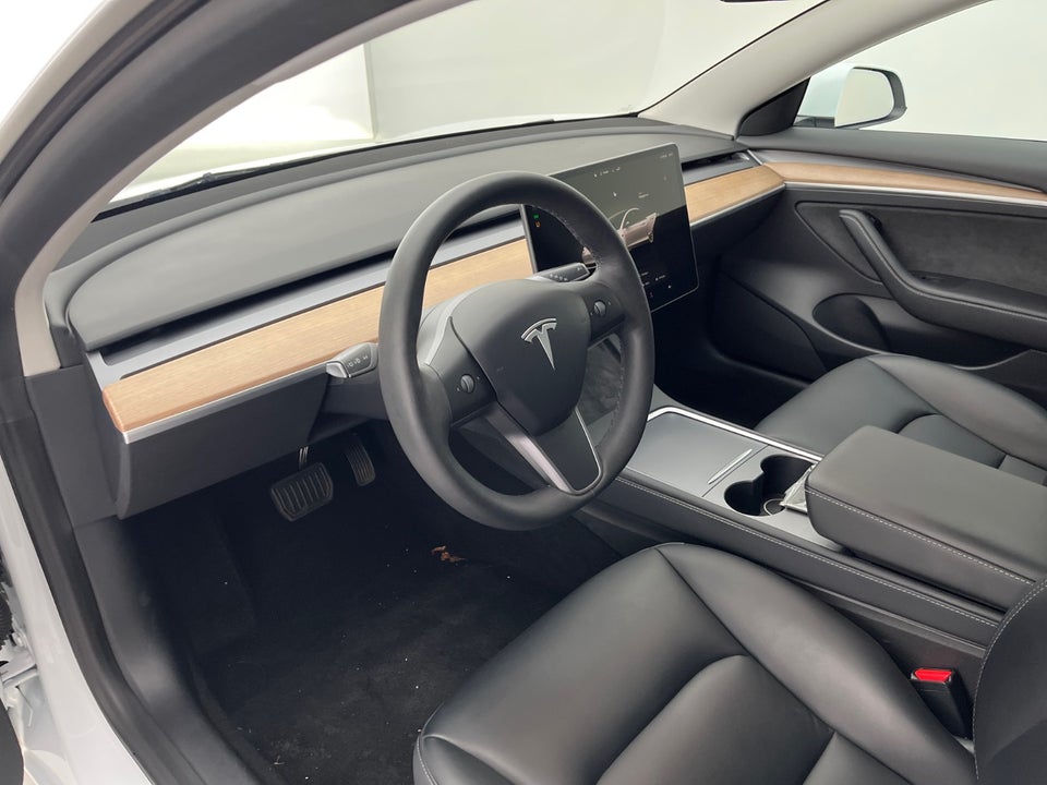 Tesla Model 3 RWD 4d