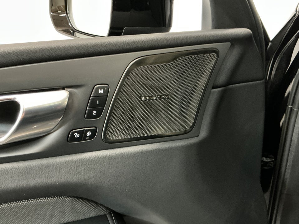 Volvo XC60 2,0 T6 ReCharge Plus Dark aut. AWD 5d