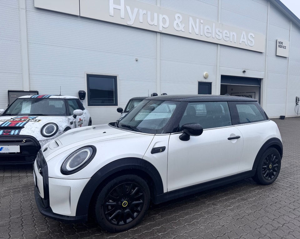 MINI Cooper SE Essential 3d