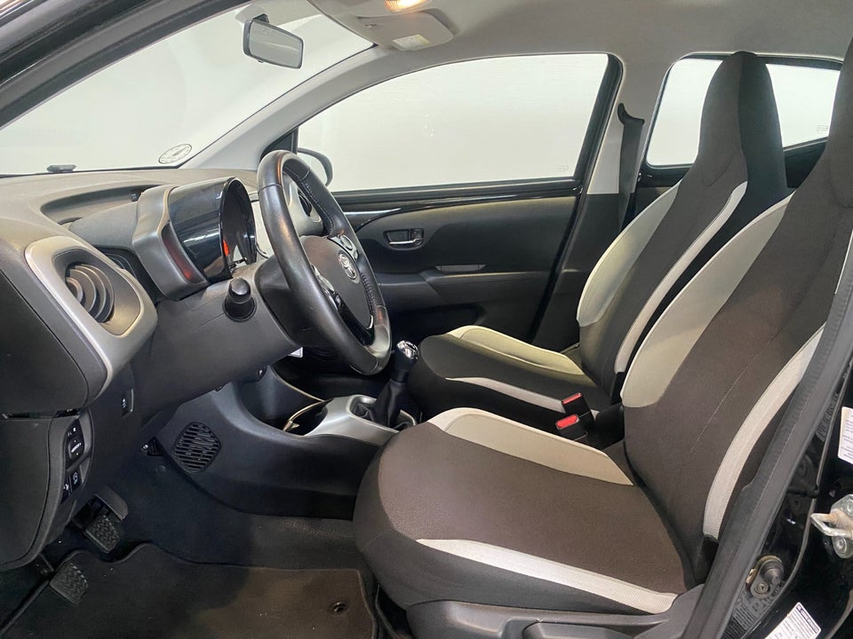 Toyota Aygo 1,0 VVT-i x-play 5d