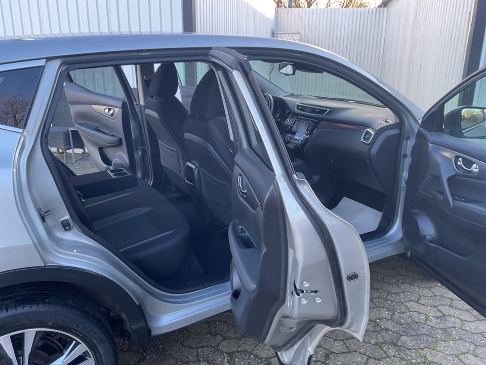 Nissan Qashqai 1,3 Dig-T 140 N-Connecta 5d