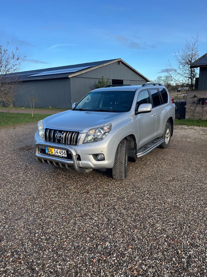 Toyota Land Cruiser 3,0 D-4D T1 aut. Van 5d