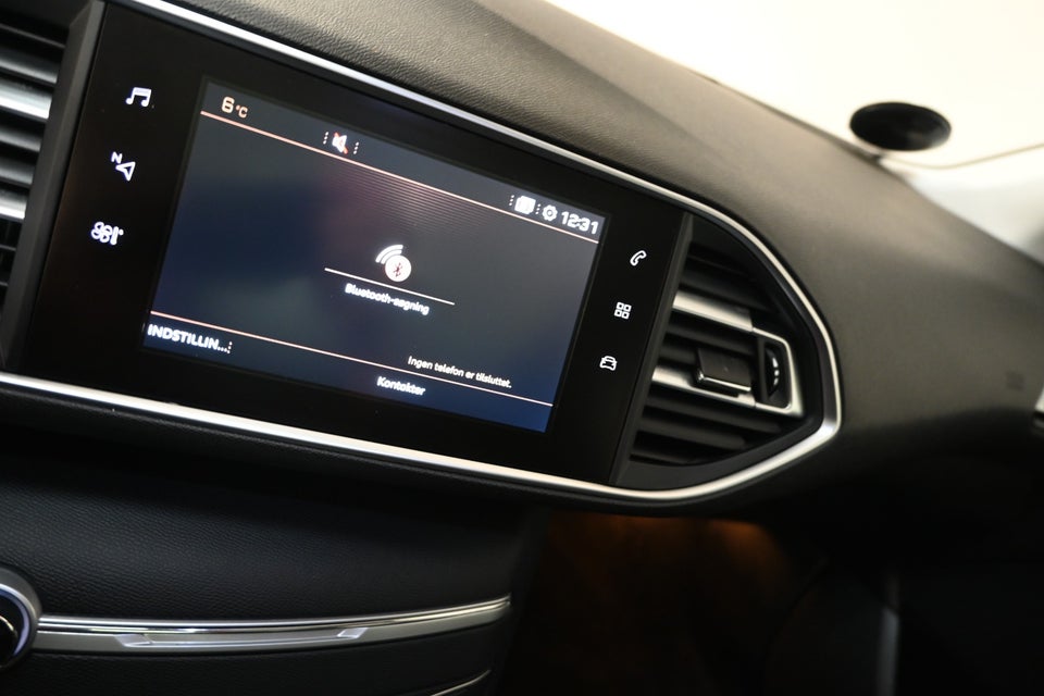 Peugeot 308 1,6 BlueHDi 120 Selection Sky SW 5d