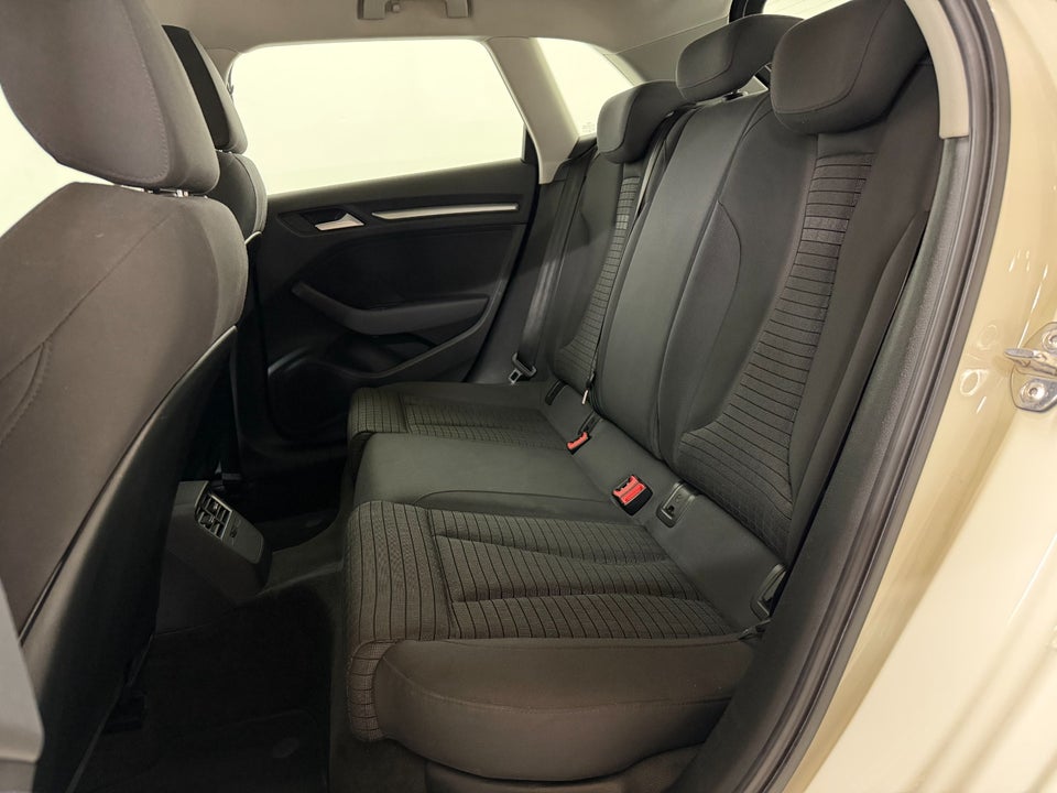 Audi A3 2,0 TDi 150 Attraction Sportback 5d