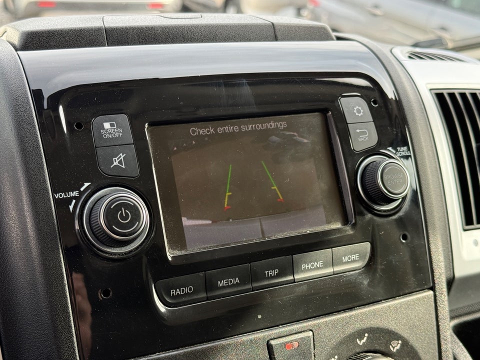 Peugeot Boxer 333 2,2 BlueHDi 140 L3H2 Premium