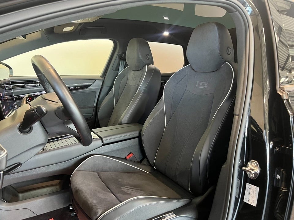 VW ID.7 77 Black Style Tourer 5d