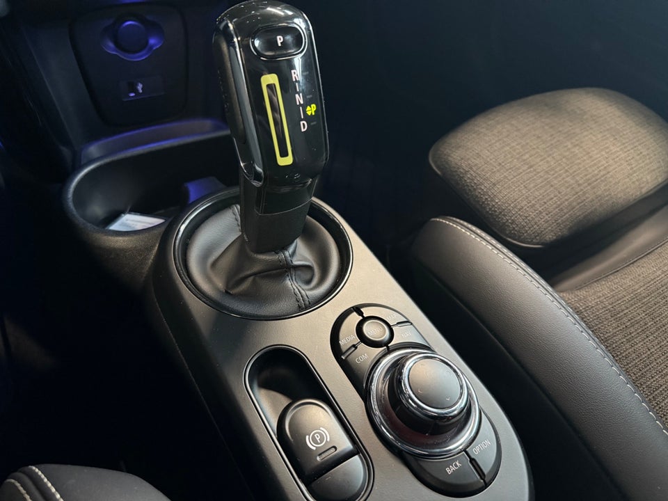 MINI Cooper SE Essential 3d