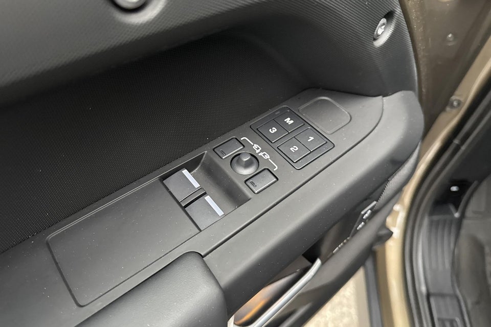 Land Rover Defender 110 3,0 D250 Hard Top X-Dynamic SE aut. Van 5d