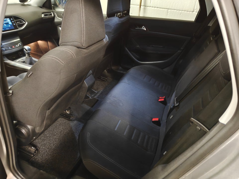 Peugeot 308 1,2 e-THP 130 Active SW 5d