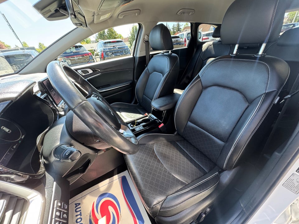 Kia Ceed 1,6 PHEV Upgrade Premium SW DCT 5d