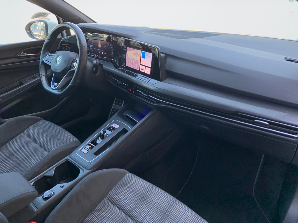 VW Golf VIII 1,4 GTE DSG 5d