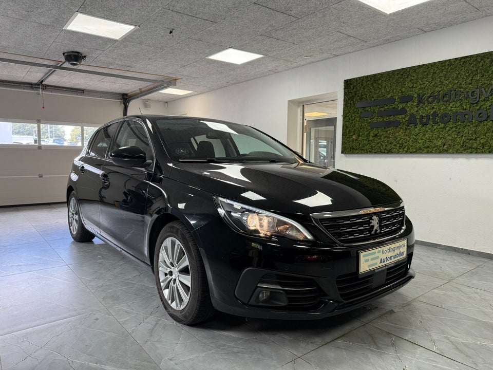 Peugeot 308 1,5 BlueHDi 130 Allure Sky 5d