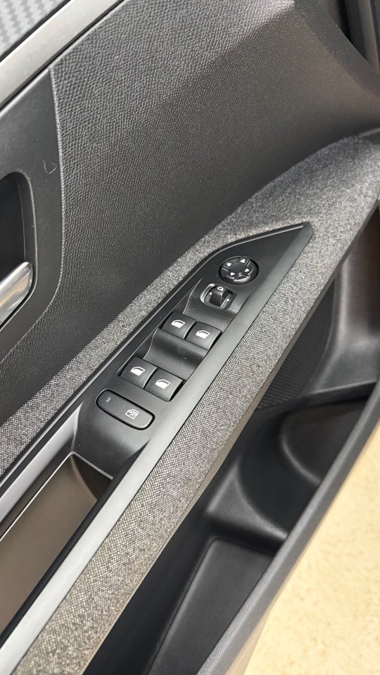 Peugeot 5008 1,5 BlueHDi 130 Allure 7prs 5d