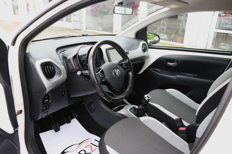 Toyota Aygo 1,0 VVT-i x-play x-touch 5d