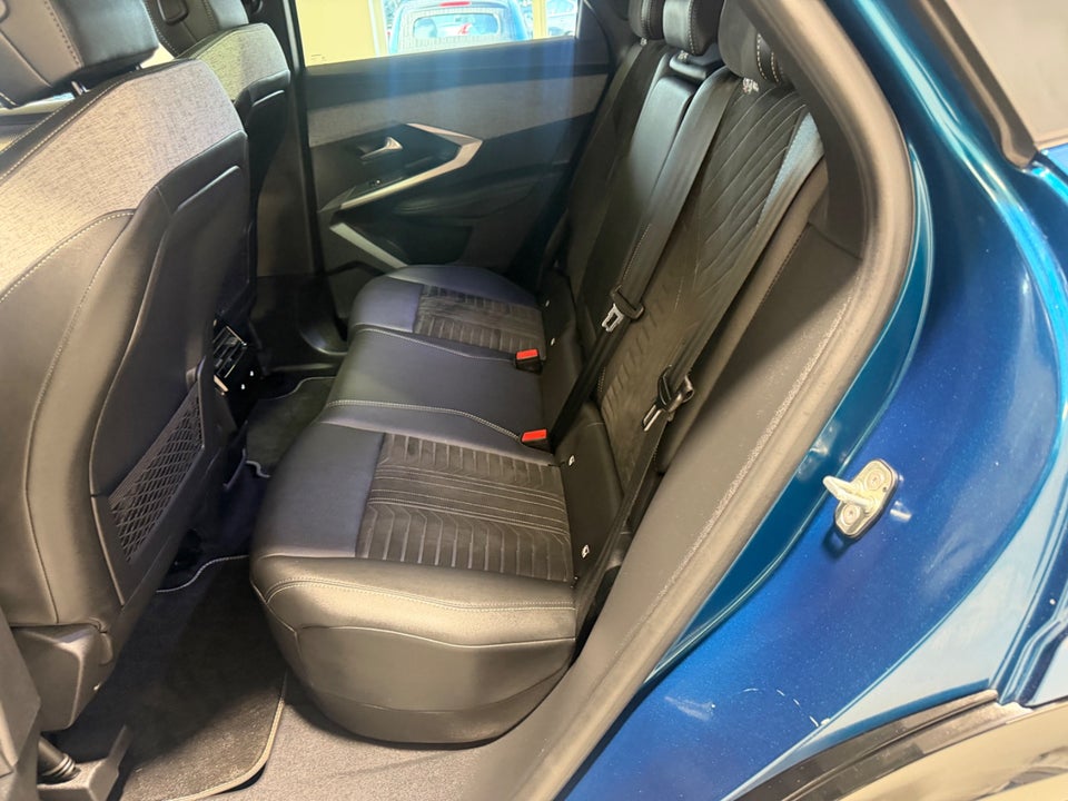 Peugeot e-3008 77 GT Pack 5d