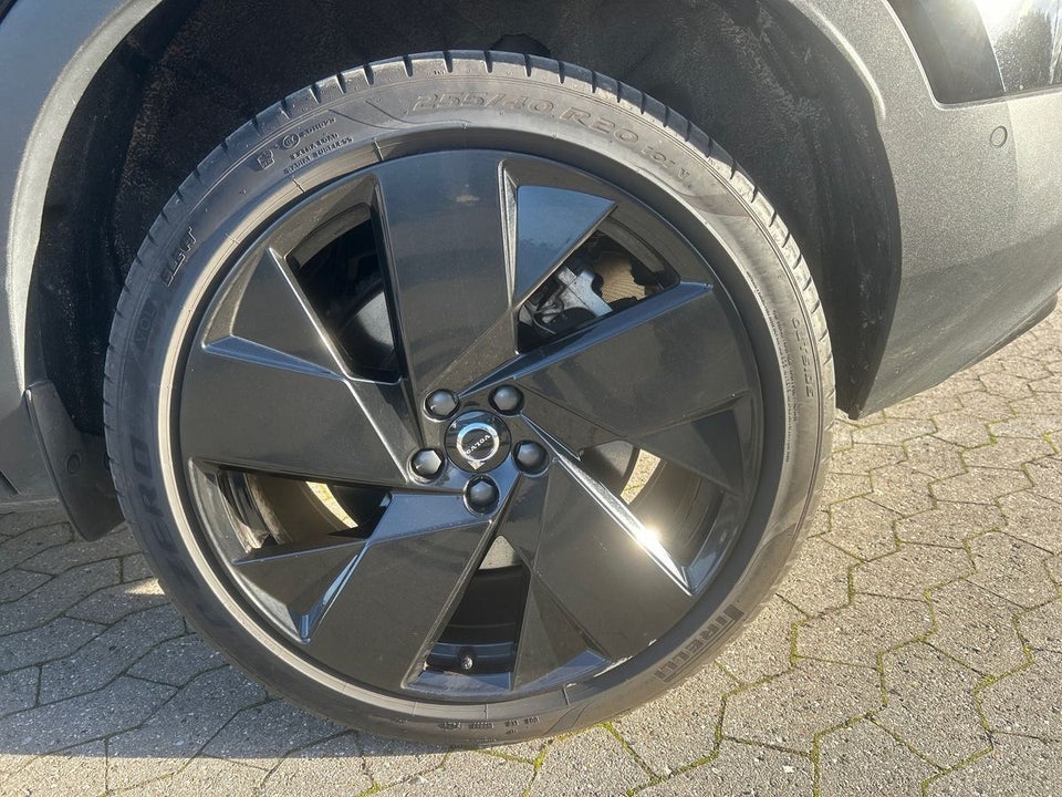 Volvo EX40 Extended Range Black Edition 5d