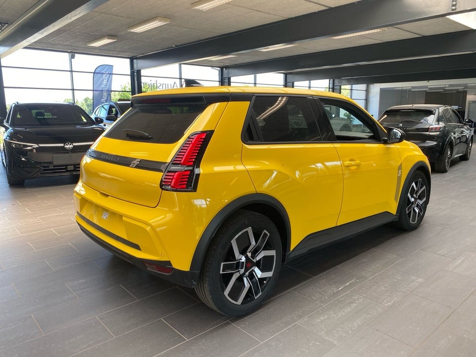 Renault 5 E-Tech 40 Techno 5d
