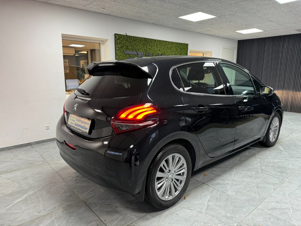 Peugeot 208 1,2 PureTech 82 Allure Sky 5d