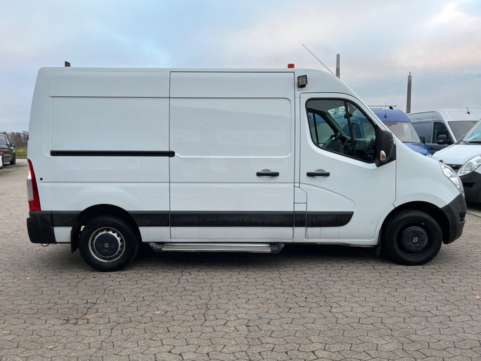 Renault Master III T33 2,3 dCi 135 L2H2 Kassevogn