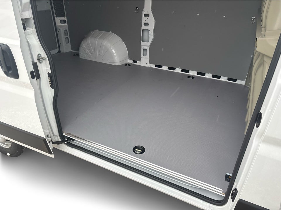 Peugeot Boxer 333 2,2 BlueHDi 140 L2H2 Premium