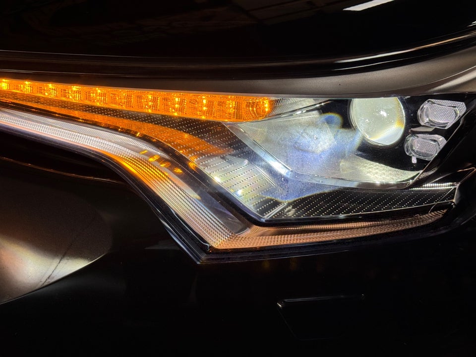 Toyota C-HR 1,8 Hybrid C-ULT CVT 5d